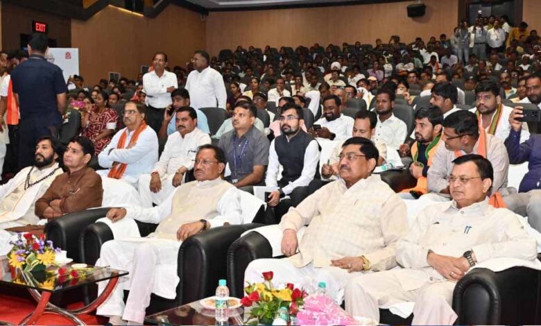 रायपुर : ‘मन की बात’ की 125वीं कड़ी का मुख्यमंत्री विष्णु देव साय सहित मंत्रियों और नागरिकों ने किया श्रवण